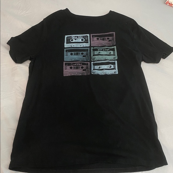 Set of five Cat & Jack Tees with Graphics - Picture 10 of 15